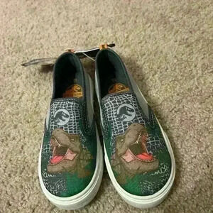 Boys Jurassic world slip on canvas shoes size 11 NWT